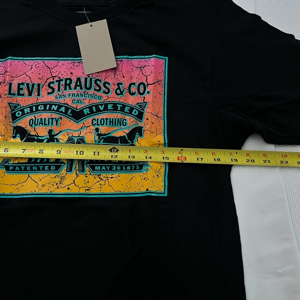Levi Strauss & Co. T-shirt Medium - Picture 4 of 6